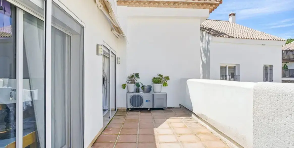 Sale of penthouse duplex in Nueva Andalucía 6