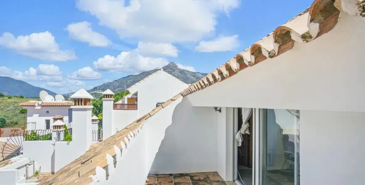 Sale of penthouse duplex in Nueva Andalucía 15