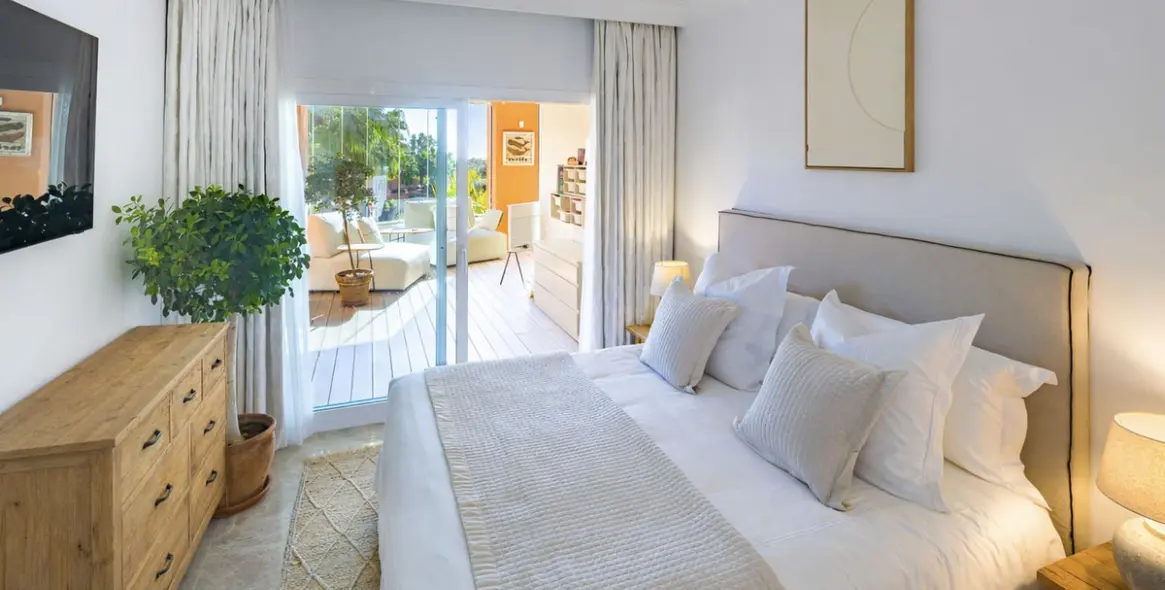 Sale of ground floor apartment in Nueva Andalucía 10