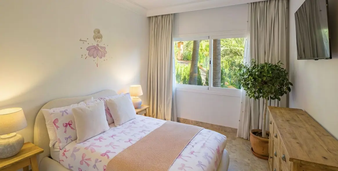 Sale of ground floor apartment in Nueva Andalucía 12