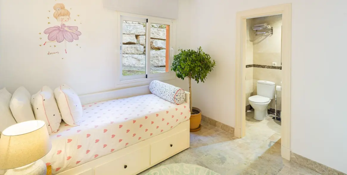 Sale of ground floor apartment in Nueva Andalucía 16