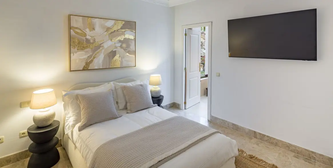 Sale of ground floor apartment in Nueva Andalucía 17