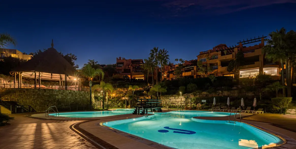 Sale of ground floor apartment in Nueva Andalucía 25