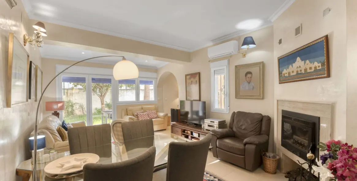 Sale of detached villa in Málaga 5