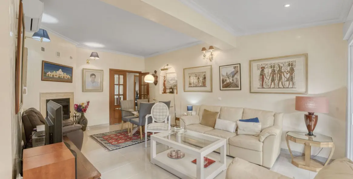 Sale of detached villa in Málaga 8
