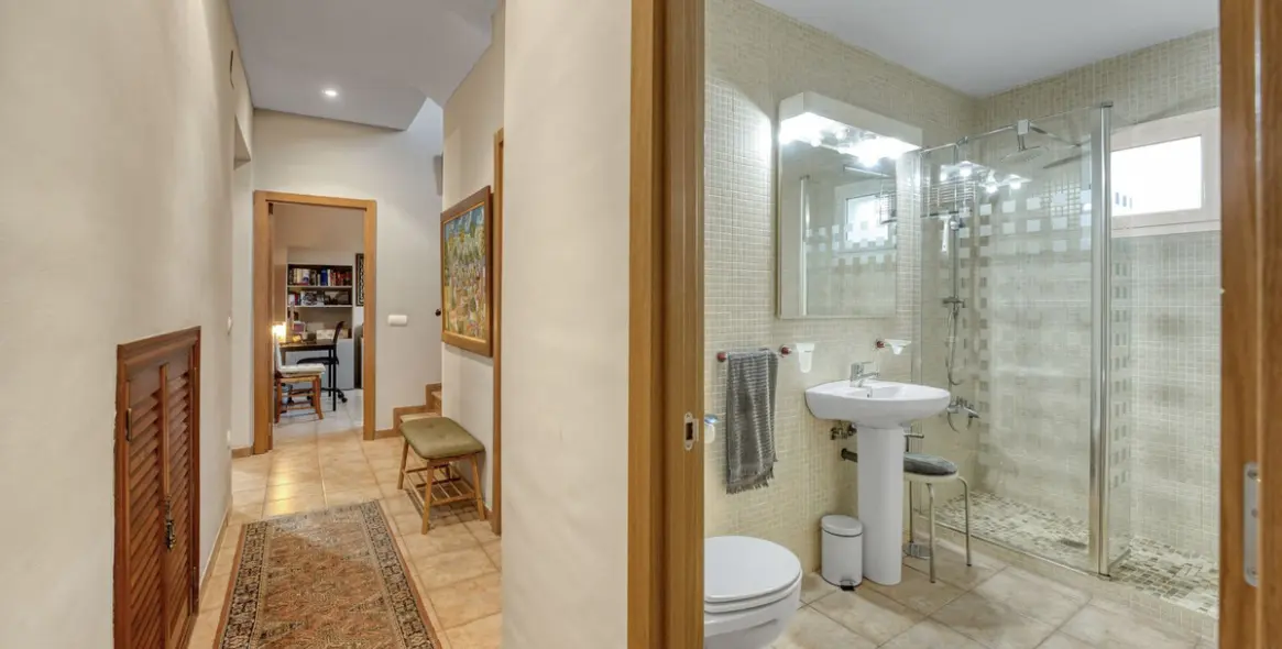 Sale of detached villa in Málaga 23