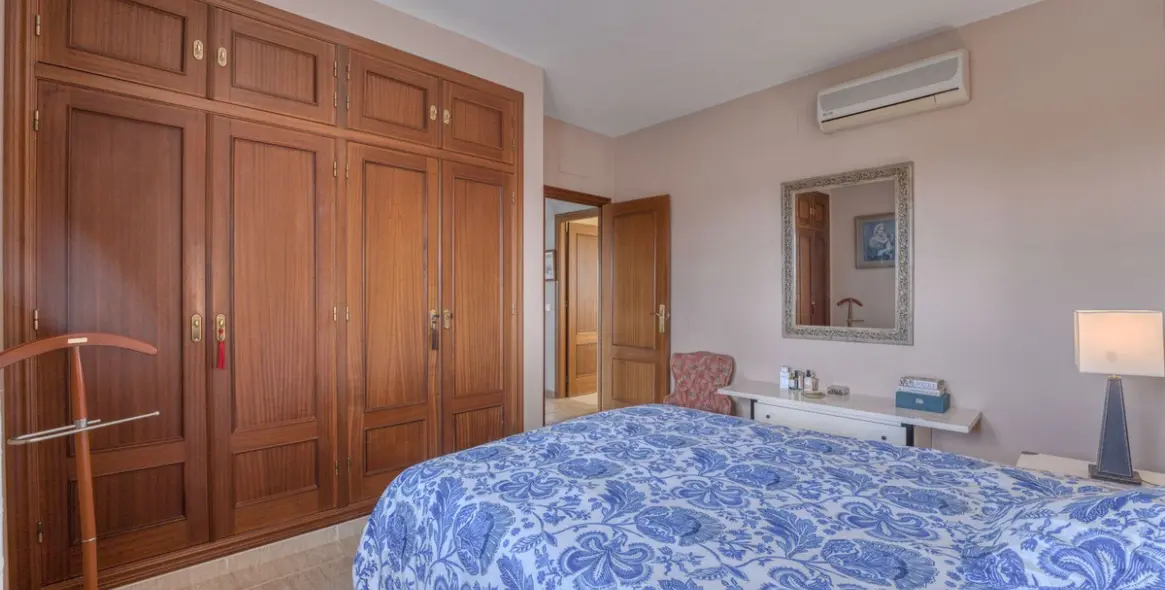 Sale of detached villa in Málaga 32