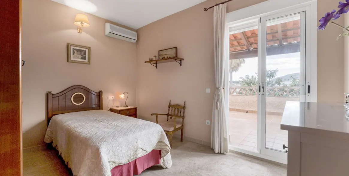 Sale of detached villa in Málaga 34