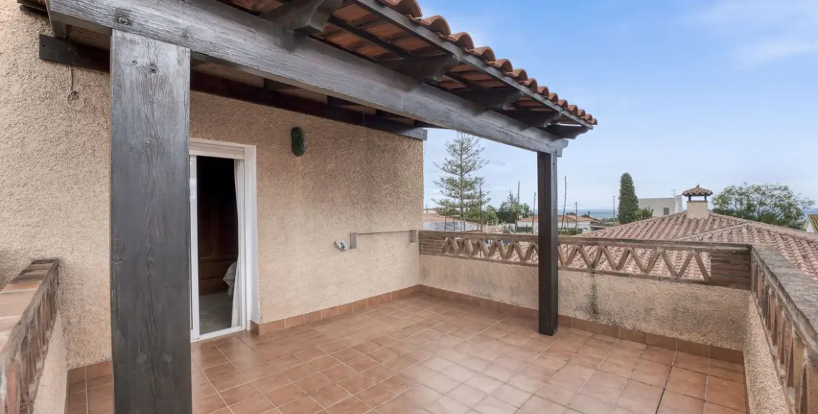 Sale of detached villa in Málaga 35