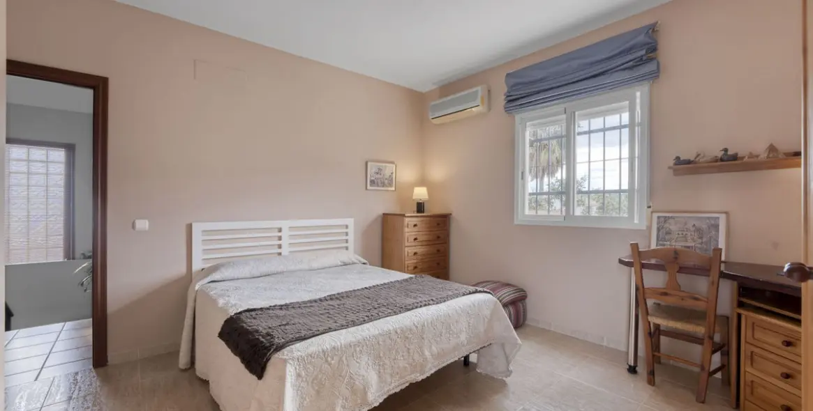 Sale of detached villa in Málaga 40