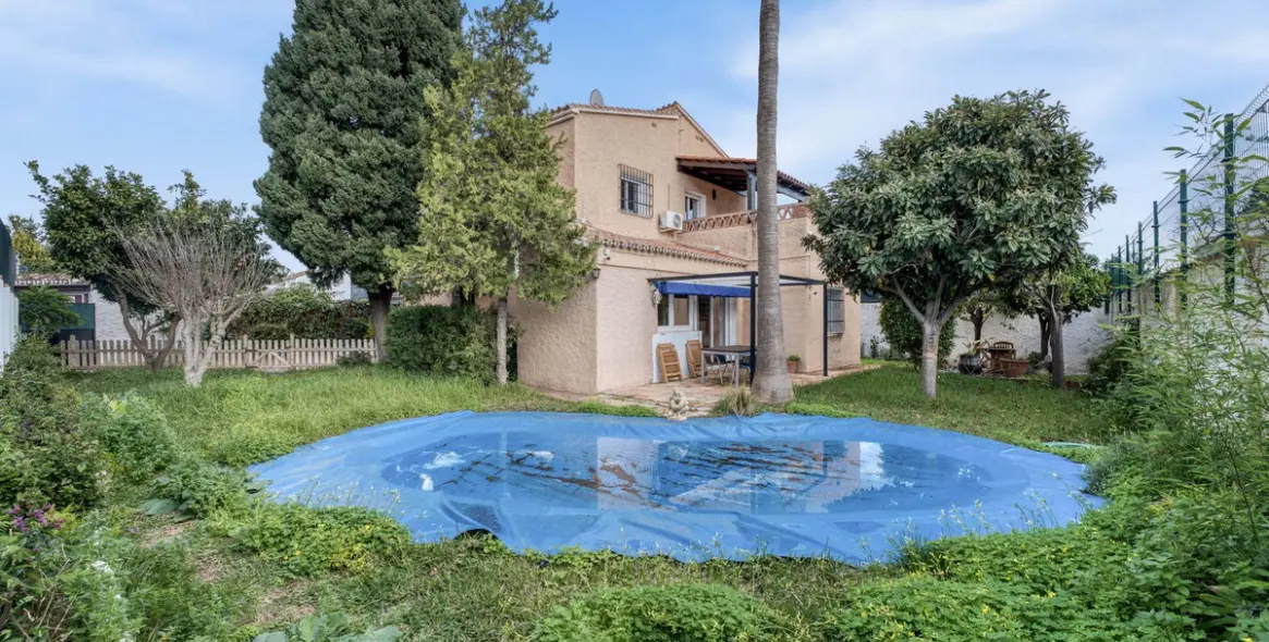 Sale of detached villa in Málaga 82