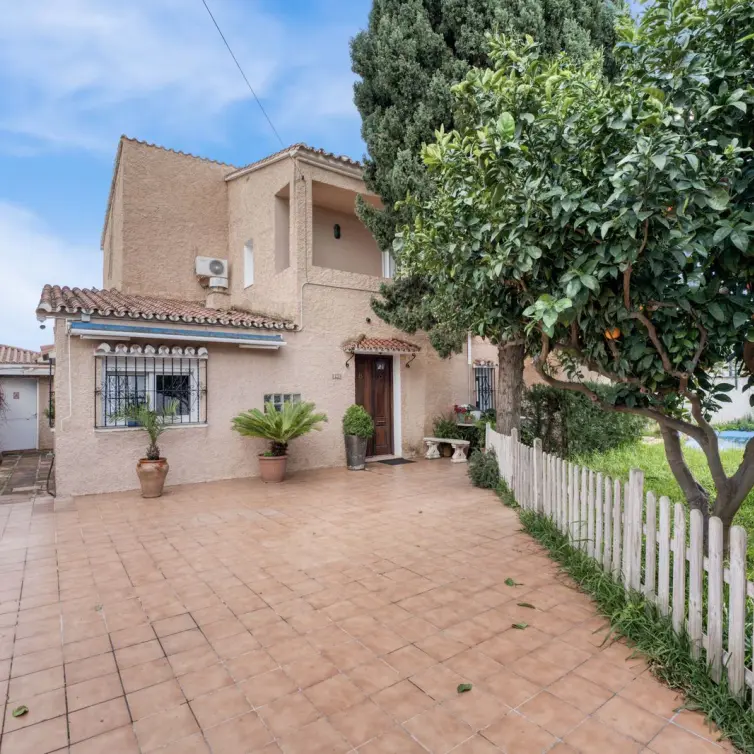 Sale of detached villa in Málaga