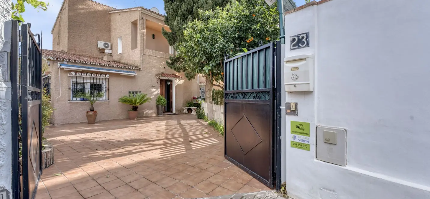 Продажа  отдельно стоящей виллы в Málaga 1