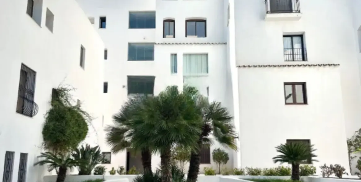 Sale of middle floor apartment in Marbella 1