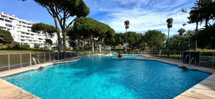 Sale of middle floor apartment in Marbella 1