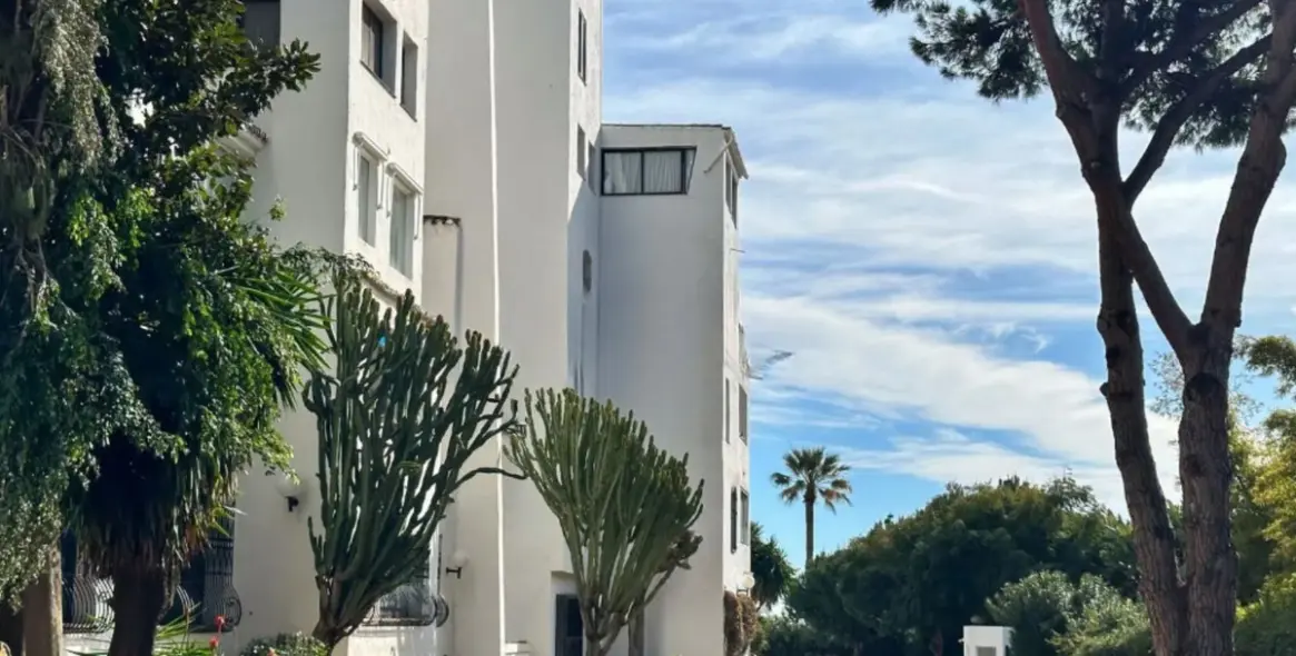 Sale of middle floor apartment in Marbella 9