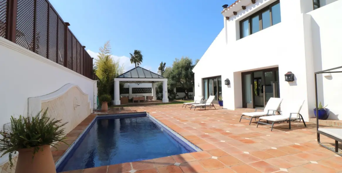 Venta de villa independiente en Guadalmina Alta 1