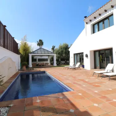 Venta de villa independiente en Guadalmina Alta