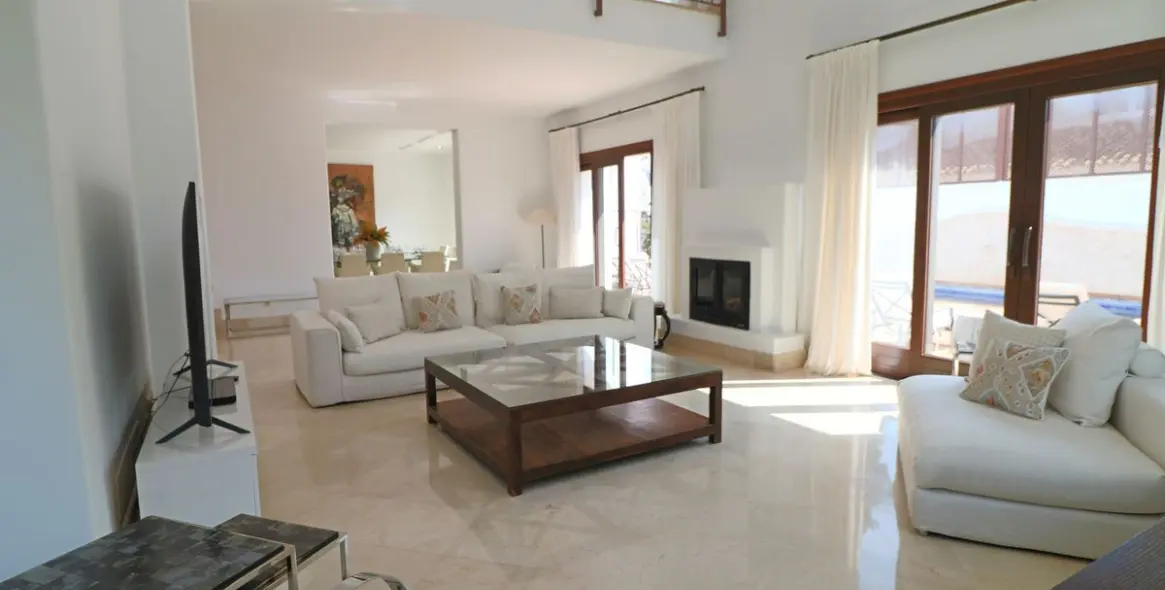 Venta de villa independiente en Guadalmina Alta 23