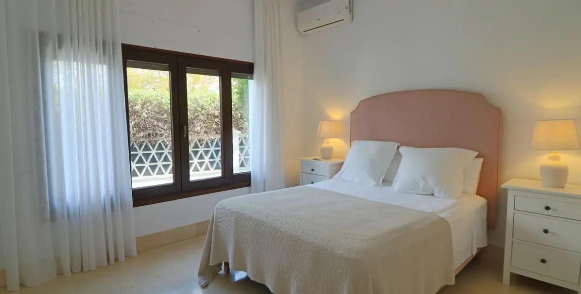 Venta de villa independiente en Guadalmina Alta 24