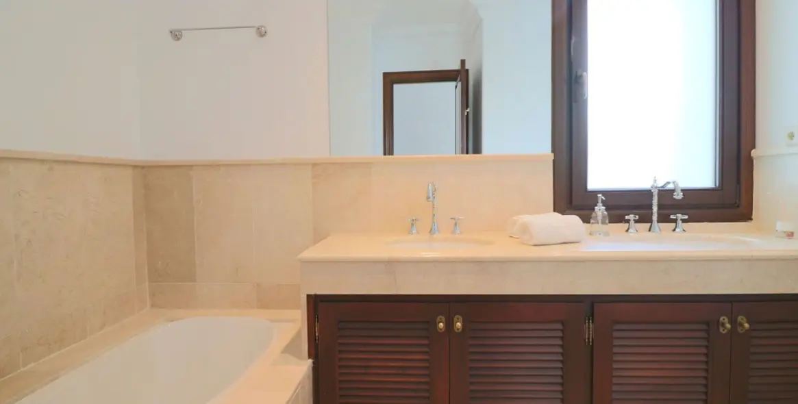 Venta de villa independiente en Guadalmina Alta 25