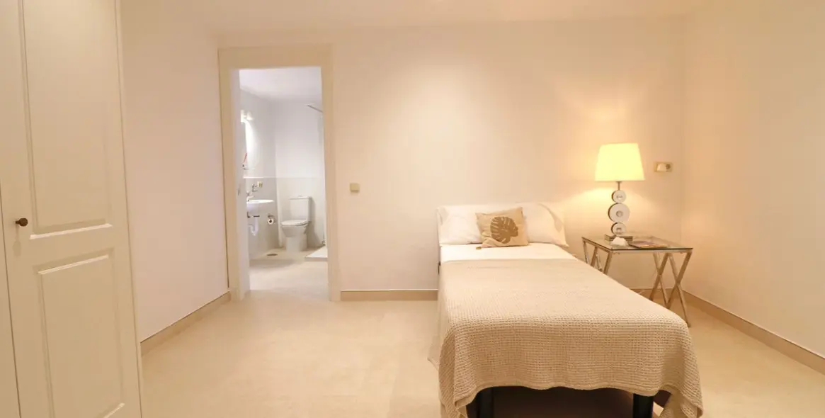 Venta de villa independiente en Guadalmina Alta 28