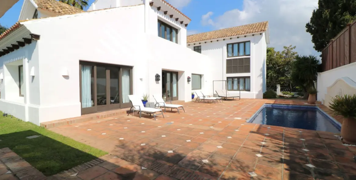 Venta de villa independiente en Guadalmina Alta 30