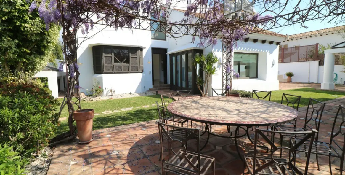 Venta de villa independiente en Guadalmina Alta 33