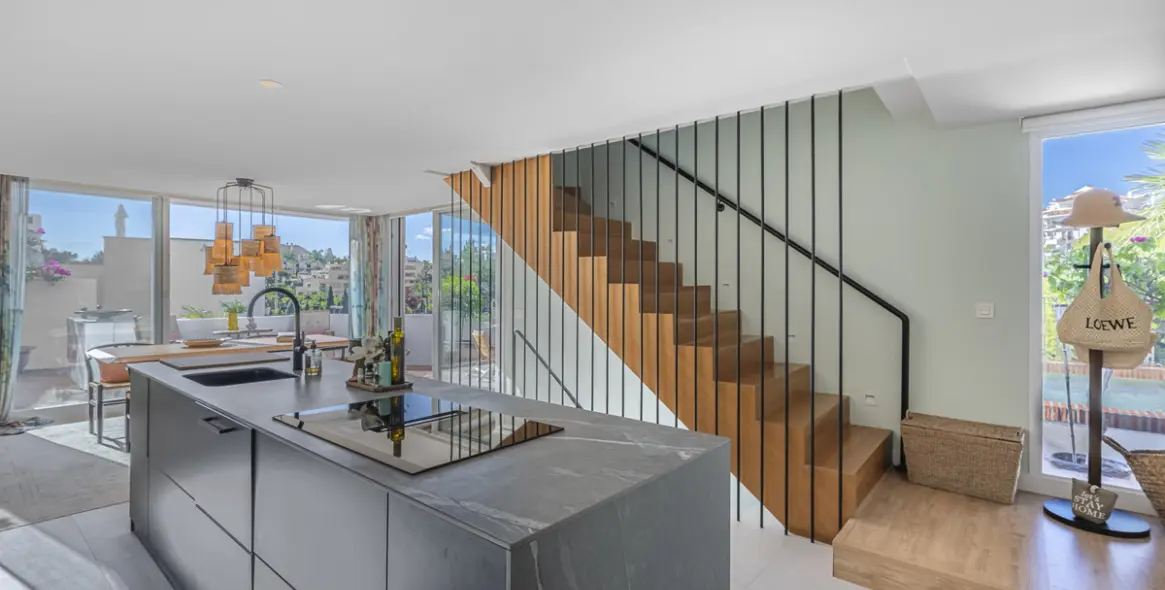 Sale of townhouse in The Golden Mile 7