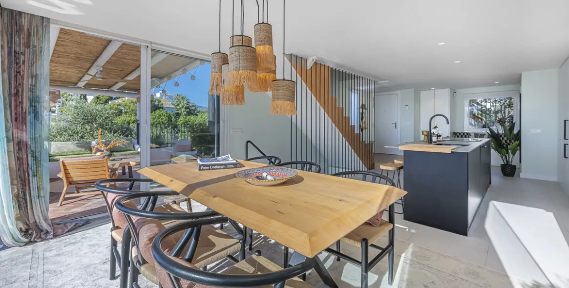 Sale of townhouse in The Golden Mile 10