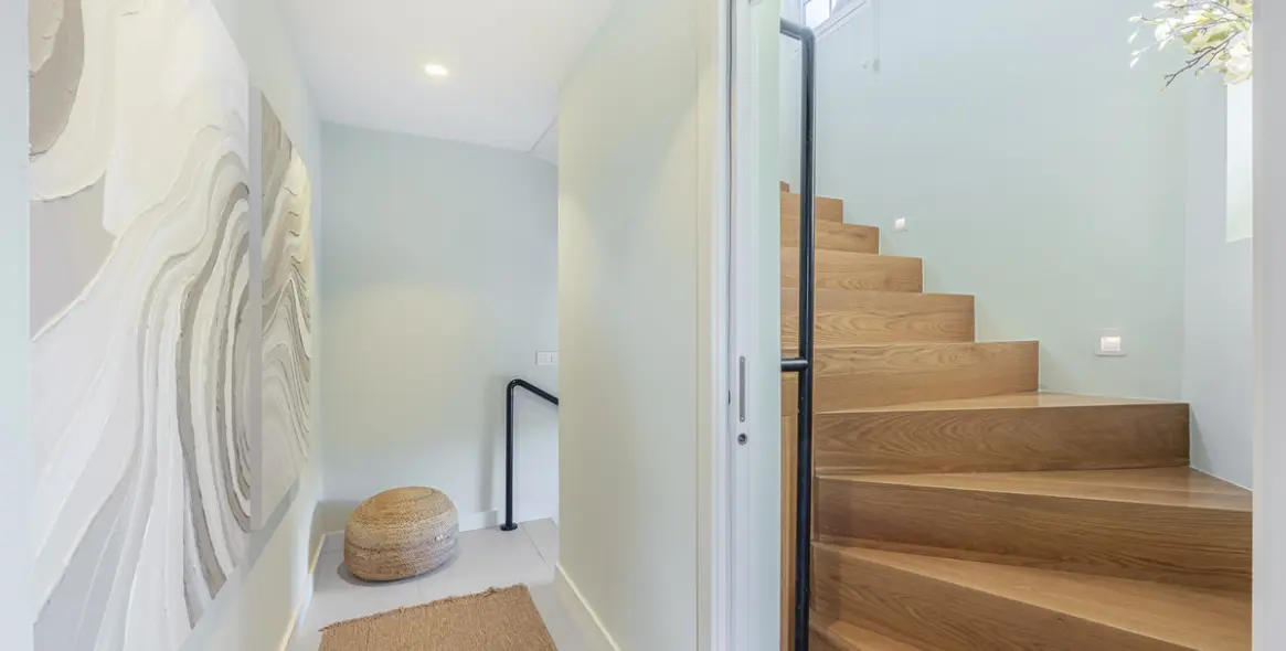 Sale of townhouse in The Golden Mile 13