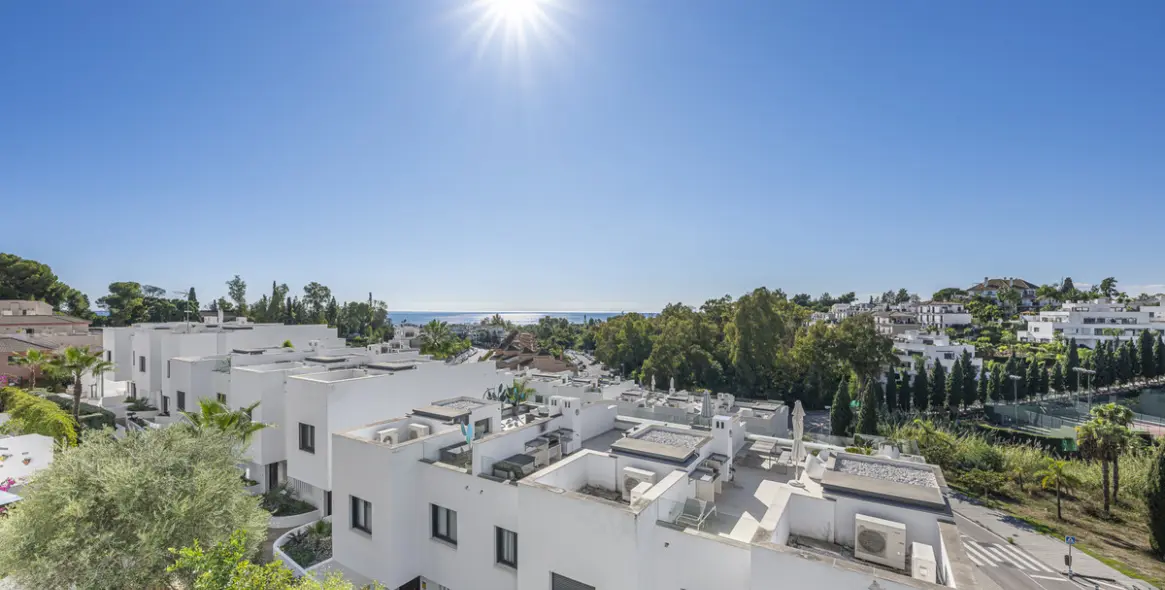 Sale of townhouse in The Golden Mile 27