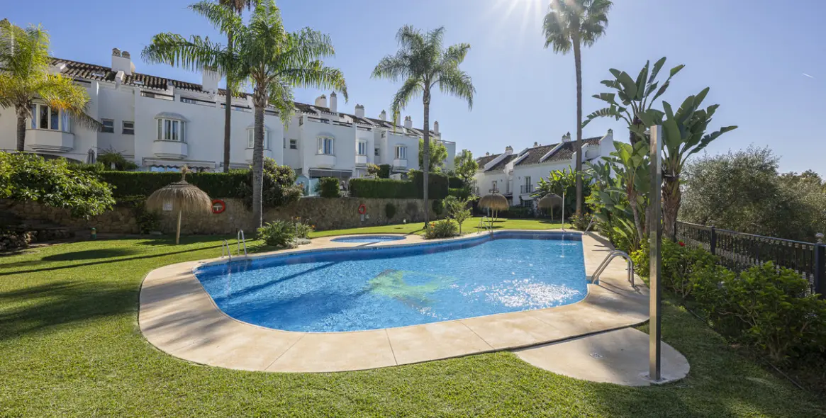 Sale of townhouse in The Golden Mile 28