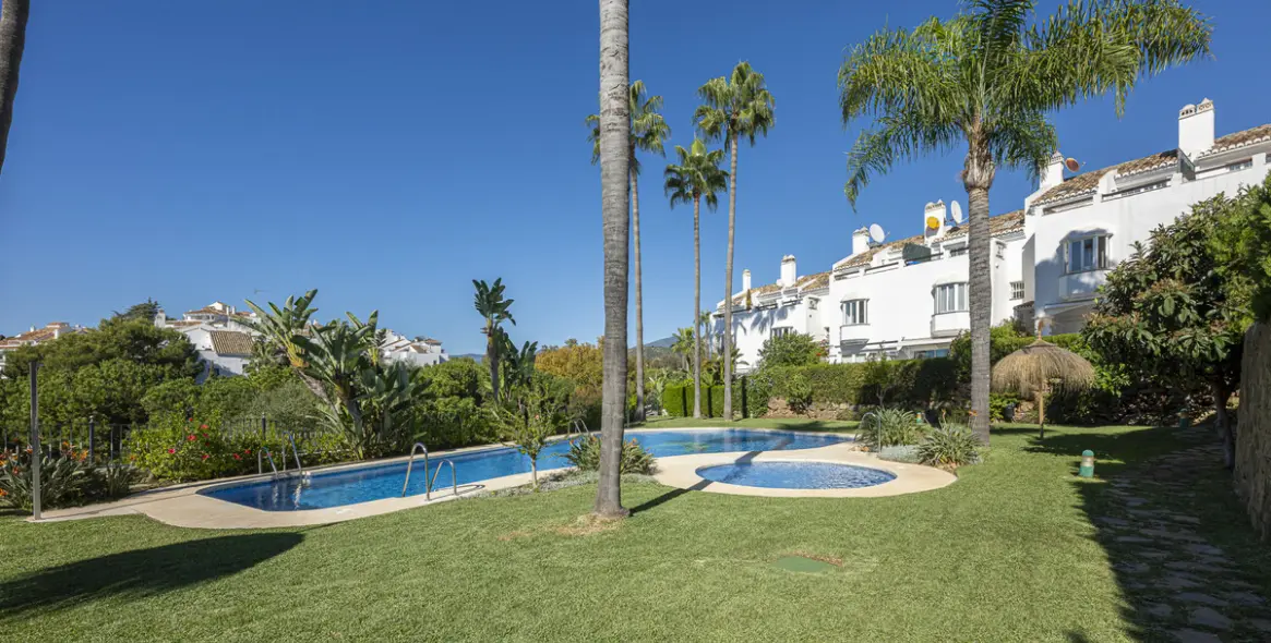 Sale of townhouse in The Golden Mile 29