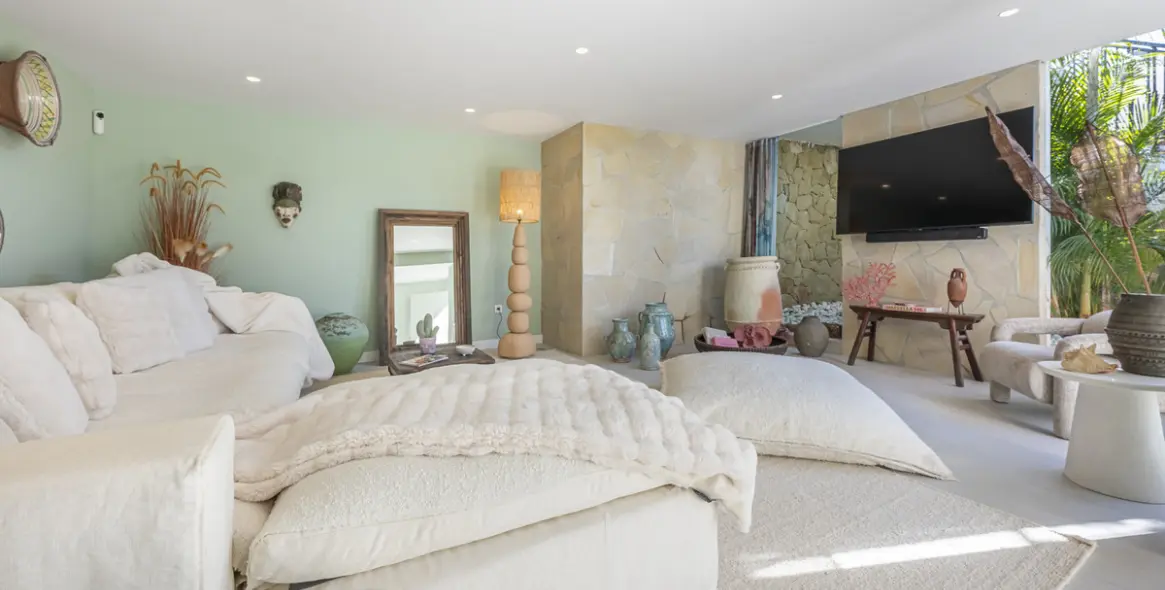 Sale of townhouse in The Golden Mile 31