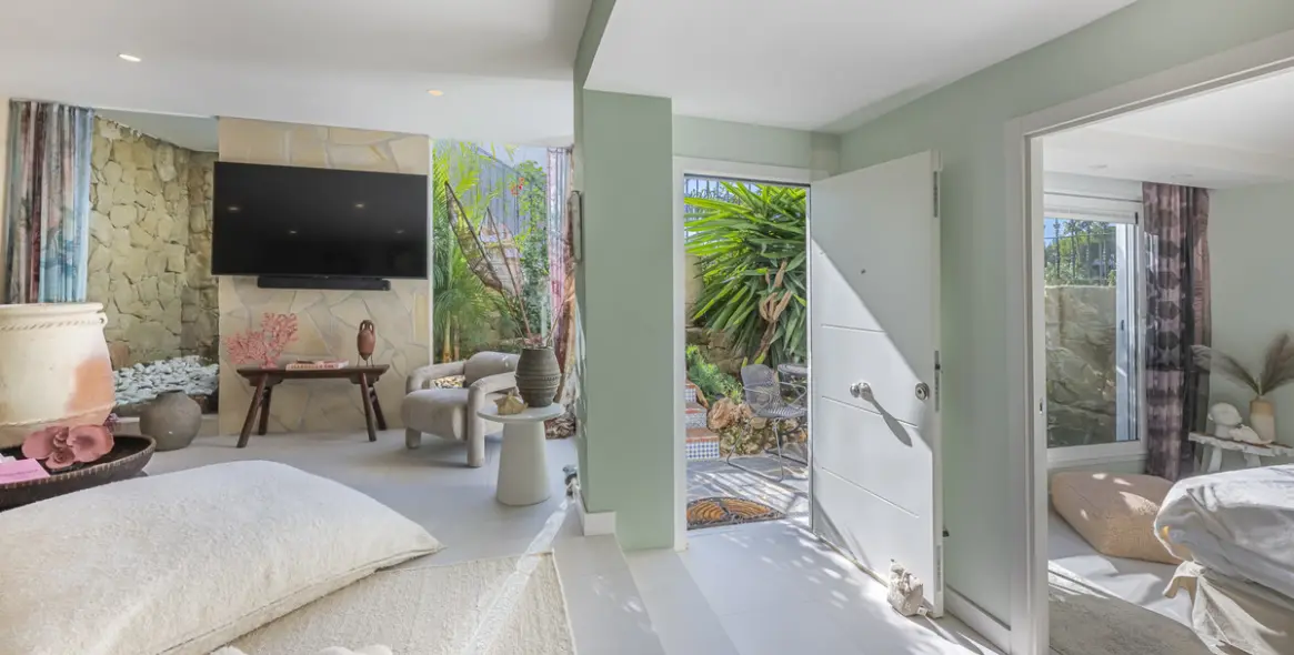 Sale of townhouse in The Golden Mile 33