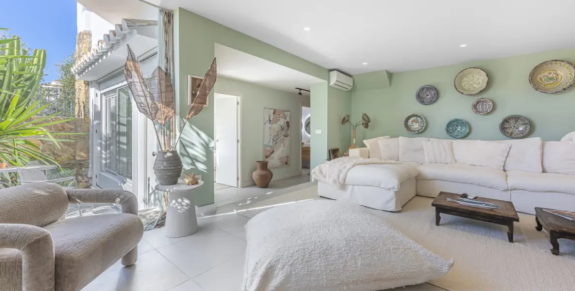 Sale of townhouse in The Golden Mile 34