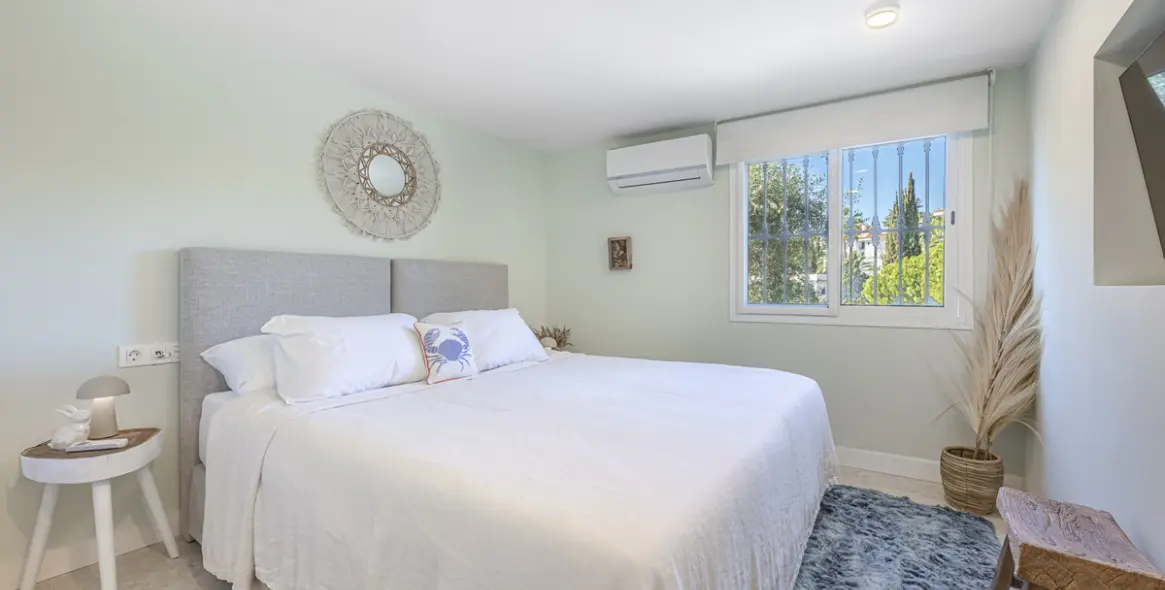 Sale of townhouse in The Golden Mile 35