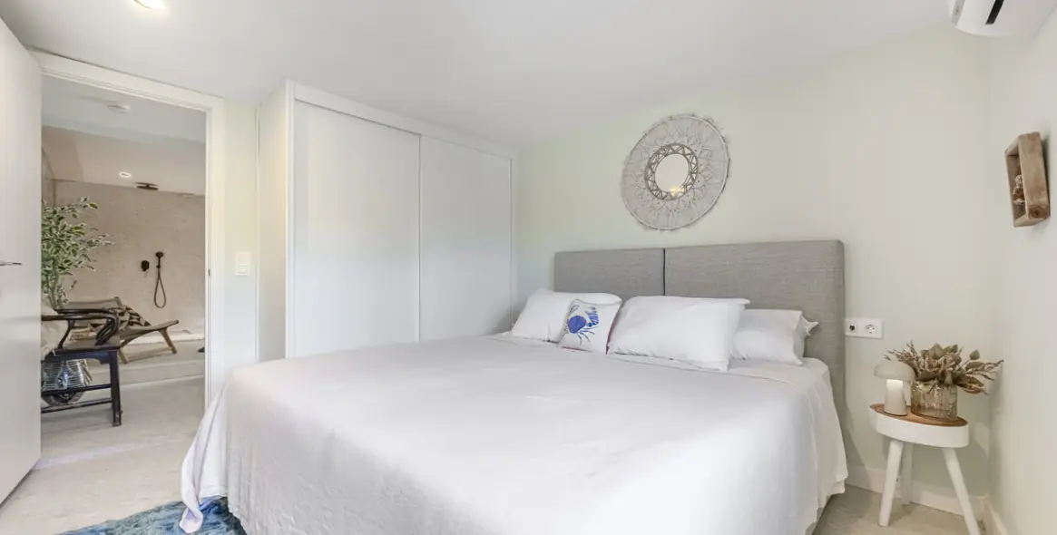 Sale of townhouse in The Golden Mile 36