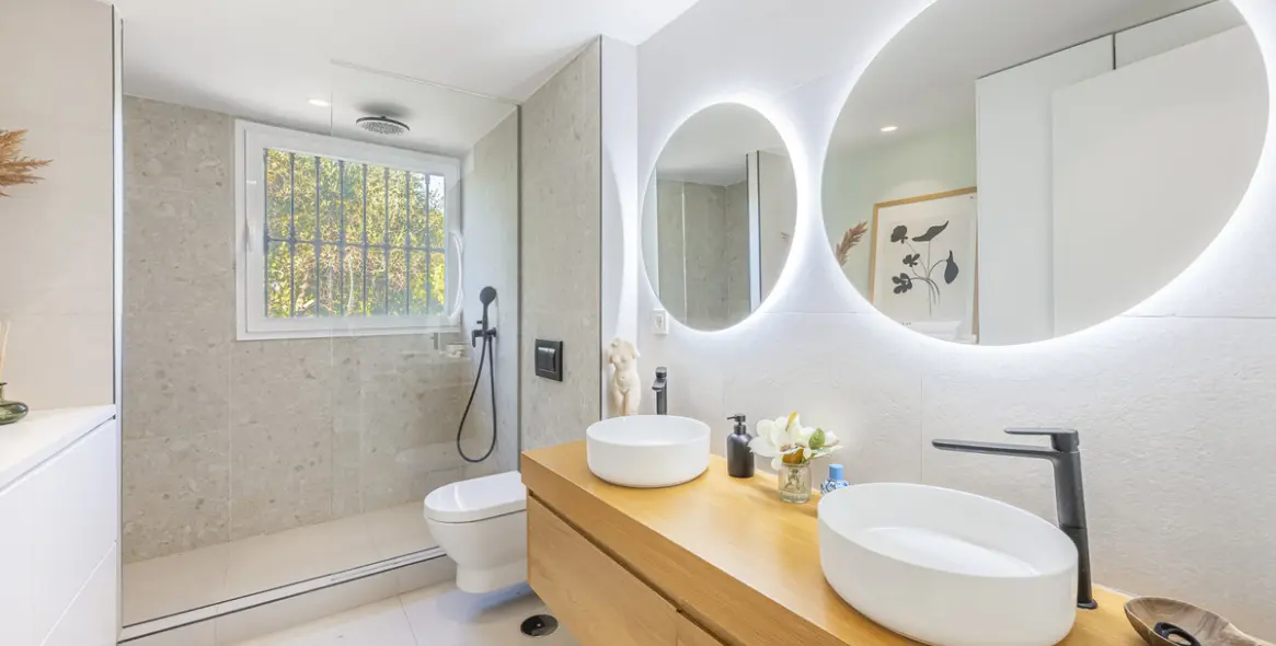 Sale of townhouse in The Golden Mile 37