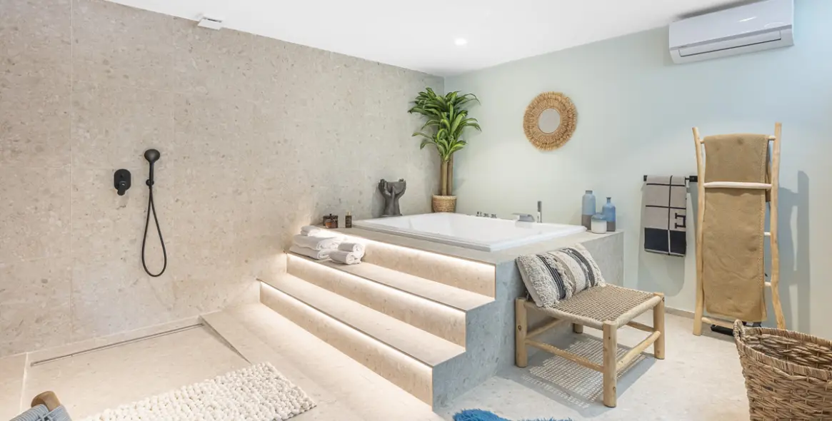 Sale of townhouse in The Golden Mile 44