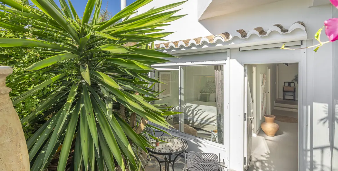 Sale of townhouse in The Golden Mile 46