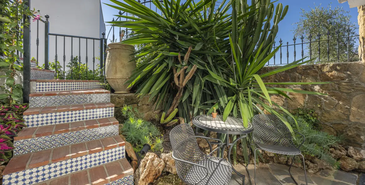 Sale of townhouse in The Golden Mile 47