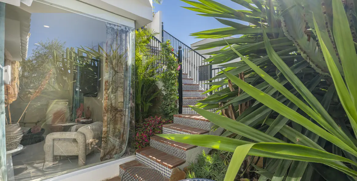 Sale of townhouse in The Golden Mile 49