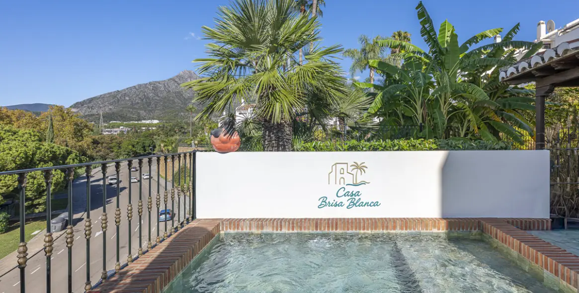 Sale of townhouse in The Golden Mile 54