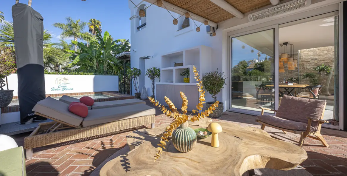 Sale of townhouse in The Golden Mile 59