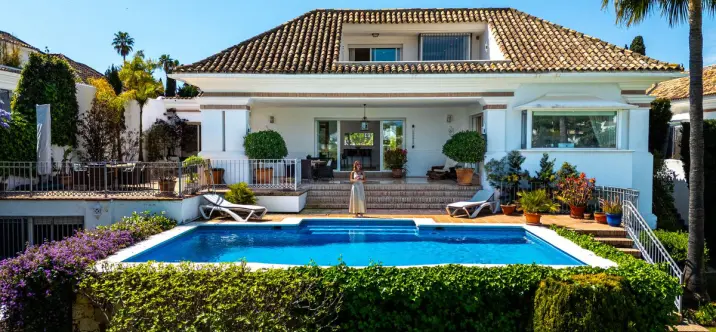 Venta de villa independiente en Aloha 1