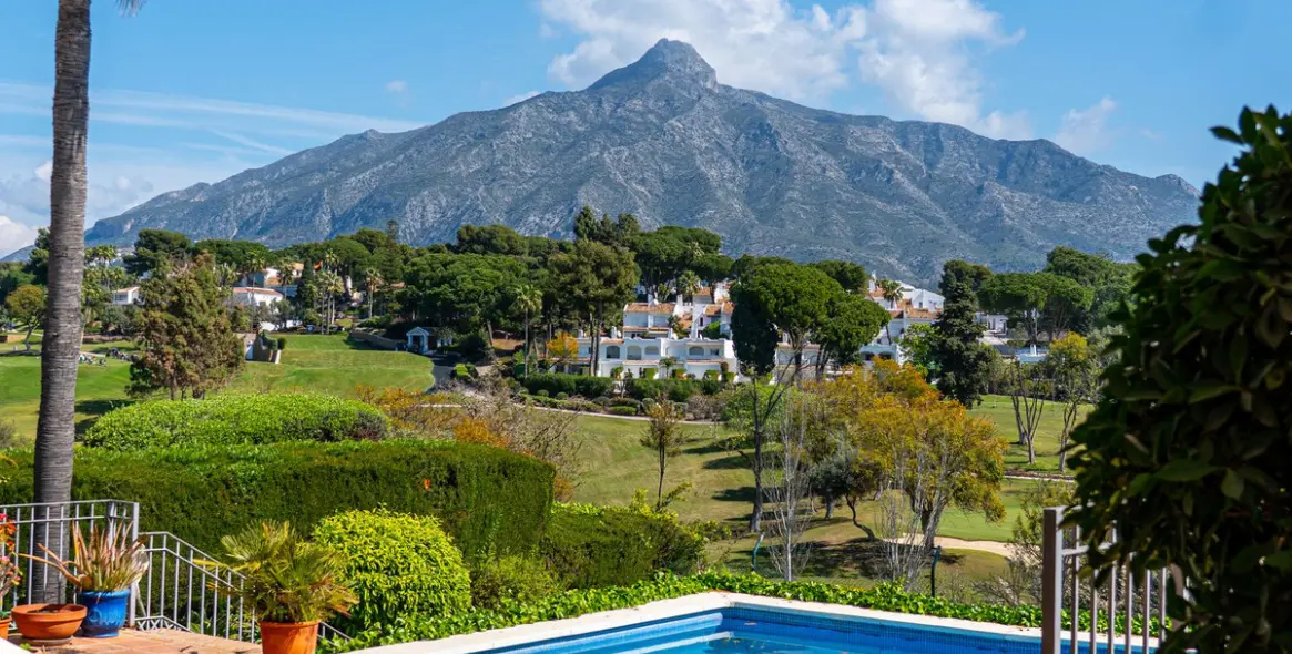 Venta de villa independiente en Aloha 3