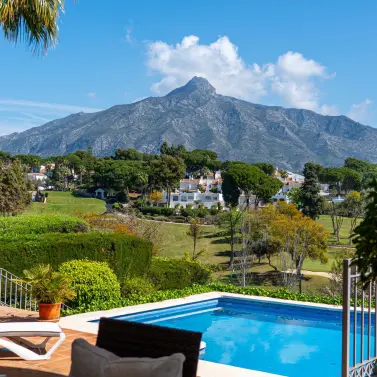 Venta de villa independiente en Aloha