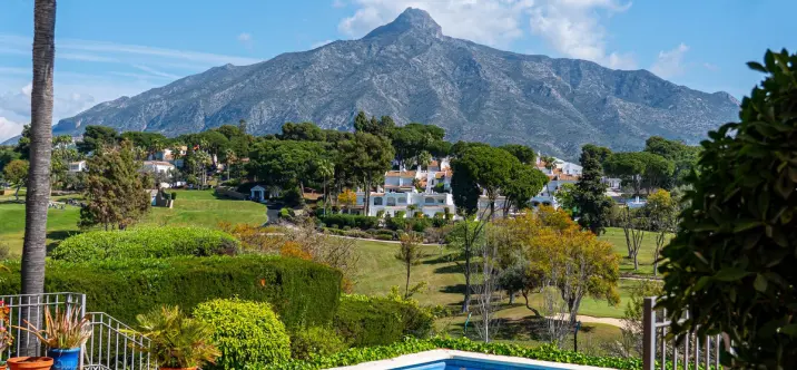 Venta de villa independiente en Aloha 2